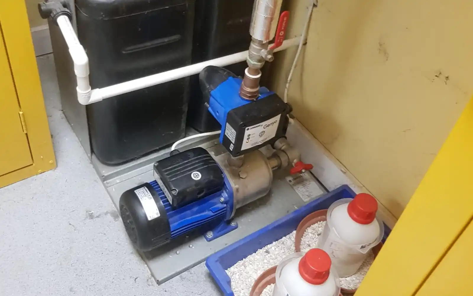 Sewage pump installation in underground chamber