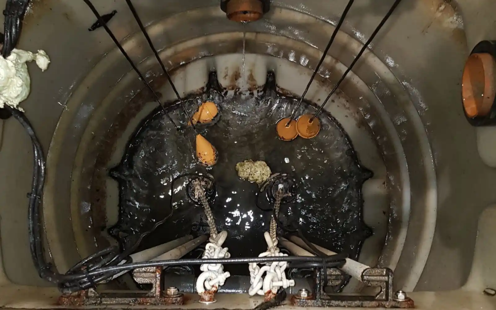 Pump chamber and pipework installation